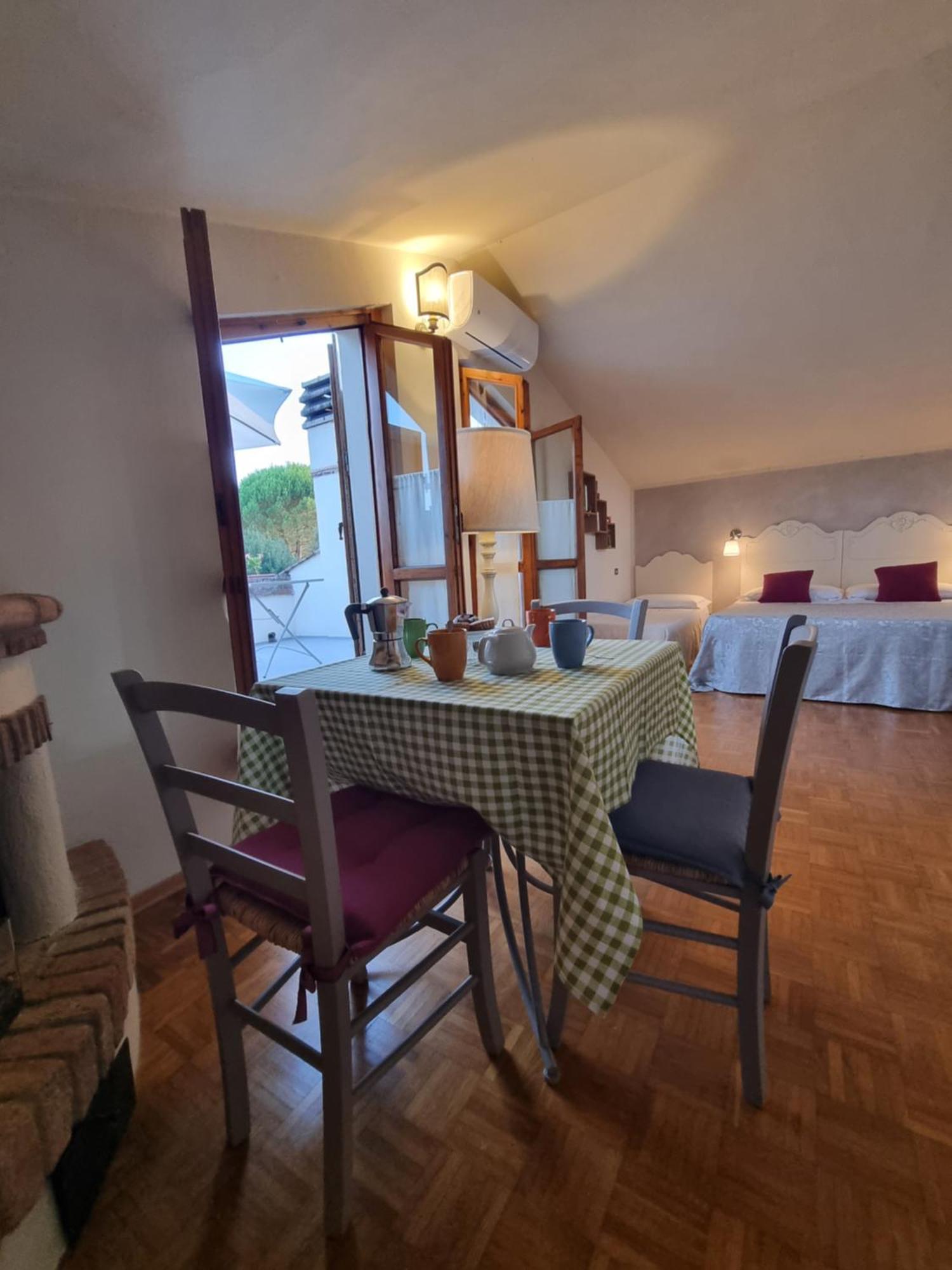 Casa Aloe B&B Монте Сан Савино Екстериор снимка
